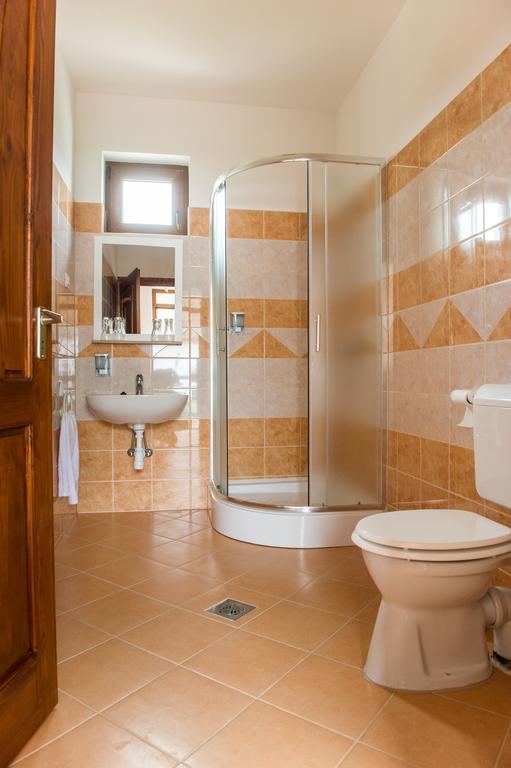 Lilaakac Vendeghaz Hotell Hosszupalyi Exteriör bild