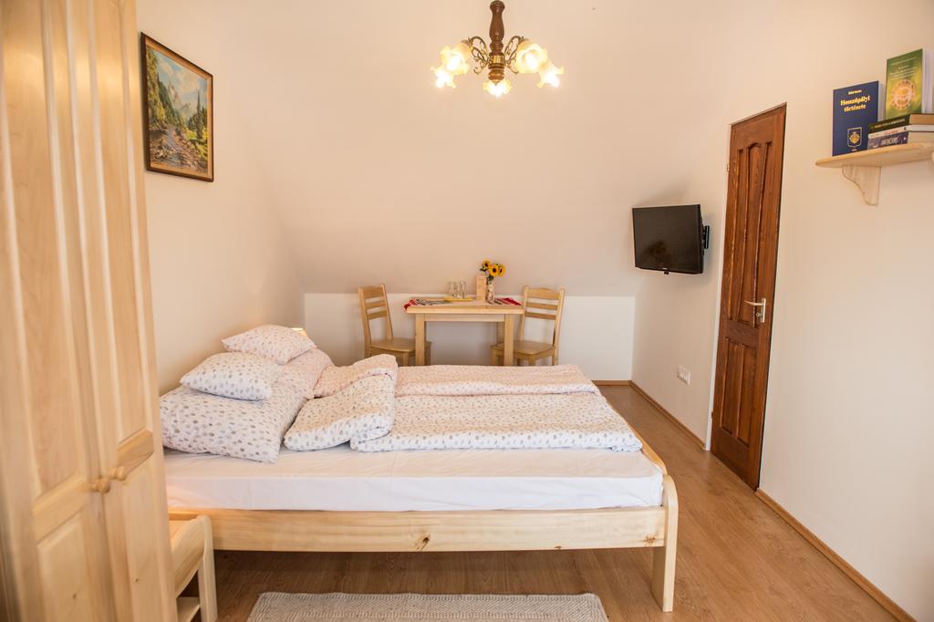 Lilaakac Vendeghaz Hotell Hosszupalyi Exteriör bild