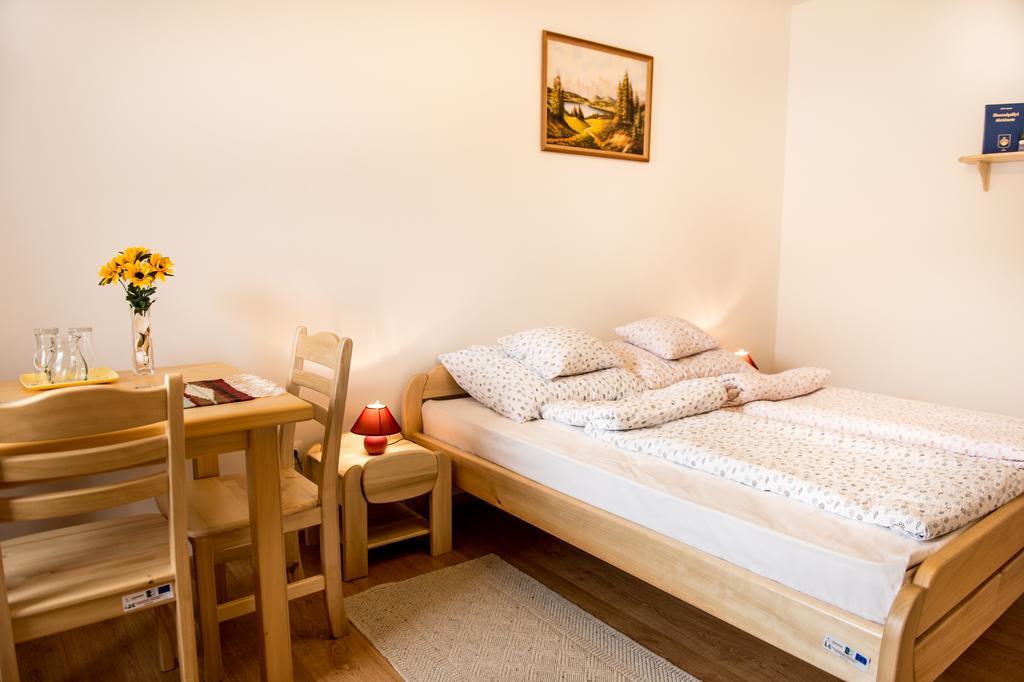Lilaakac Vendeghaz Hotell Hosszupalyi Exteriör bild