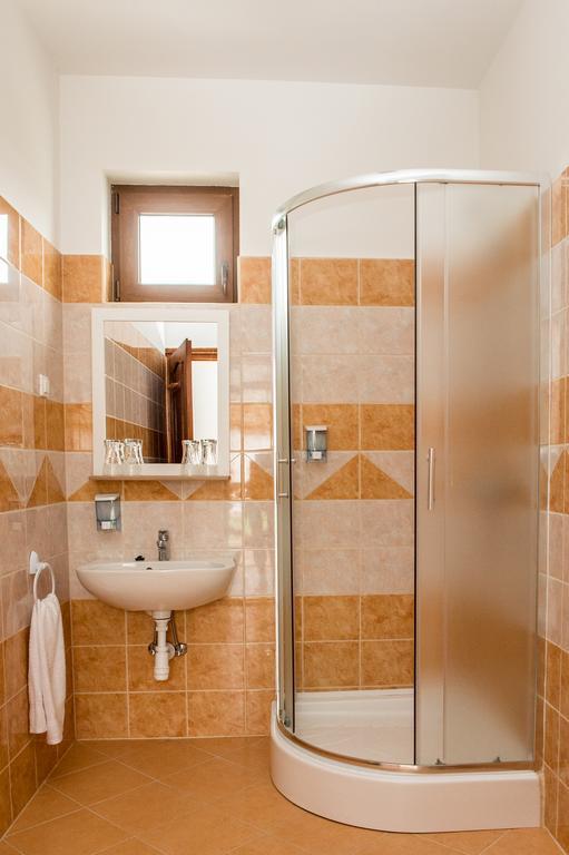 Lilaakac Vendeghaz Hotell Hosszupalyi Exteriör bild